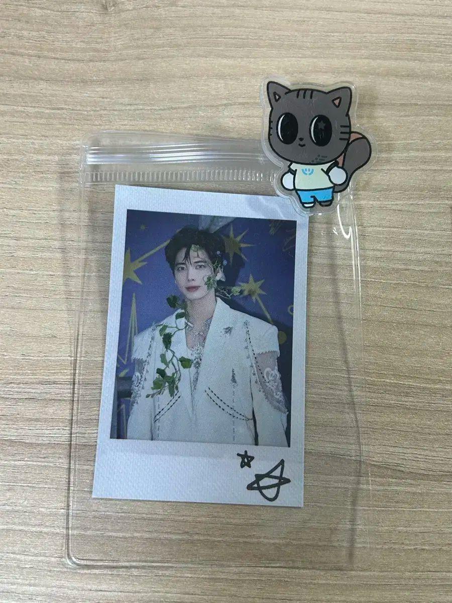 

[Б/У] TOMORROW X TOGETHER (TXT) ТЭХЕН (ТЭХЕН) Инстакс Полароид + Дагониан Тонг Публичное Шоу Санок