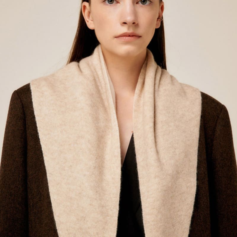 Saint Luxure 100% Cashmere Triangle Petite Muffler Cream Beige