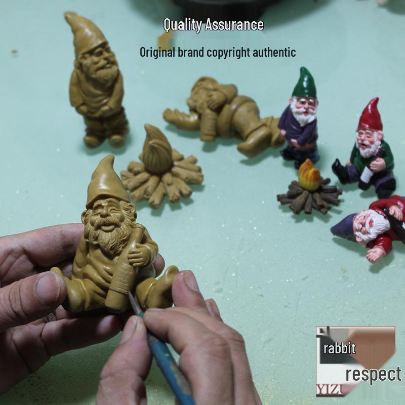 Cross-Border Christmas Gnome Figurines: Personalized Elf Resin Crafts & Micro-Landscape Ornaments