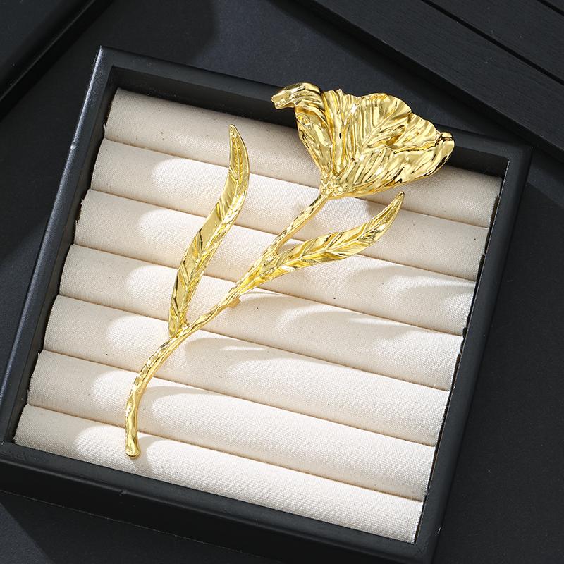 

Large Vintage Metal Flower Broochs for Women Girls Exaggerated Pleated Leaf Corsage Pins Show Party Suit Accessory Gifts