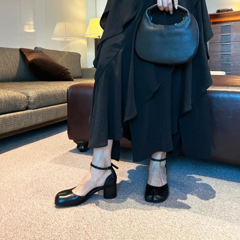 New Tabi split-toed ballet shoes women's texture folds shallow mouth flat bottom non-slip soft sole one-pedal sandals