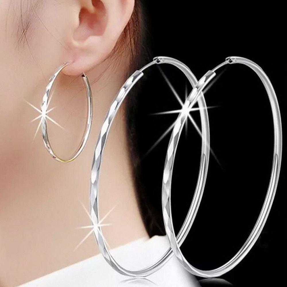 

New Minimalist Style with Large Ear Loops, Simple Diamond Shaped Car Flowers, Exaggerated Decorations for Attending Banquets