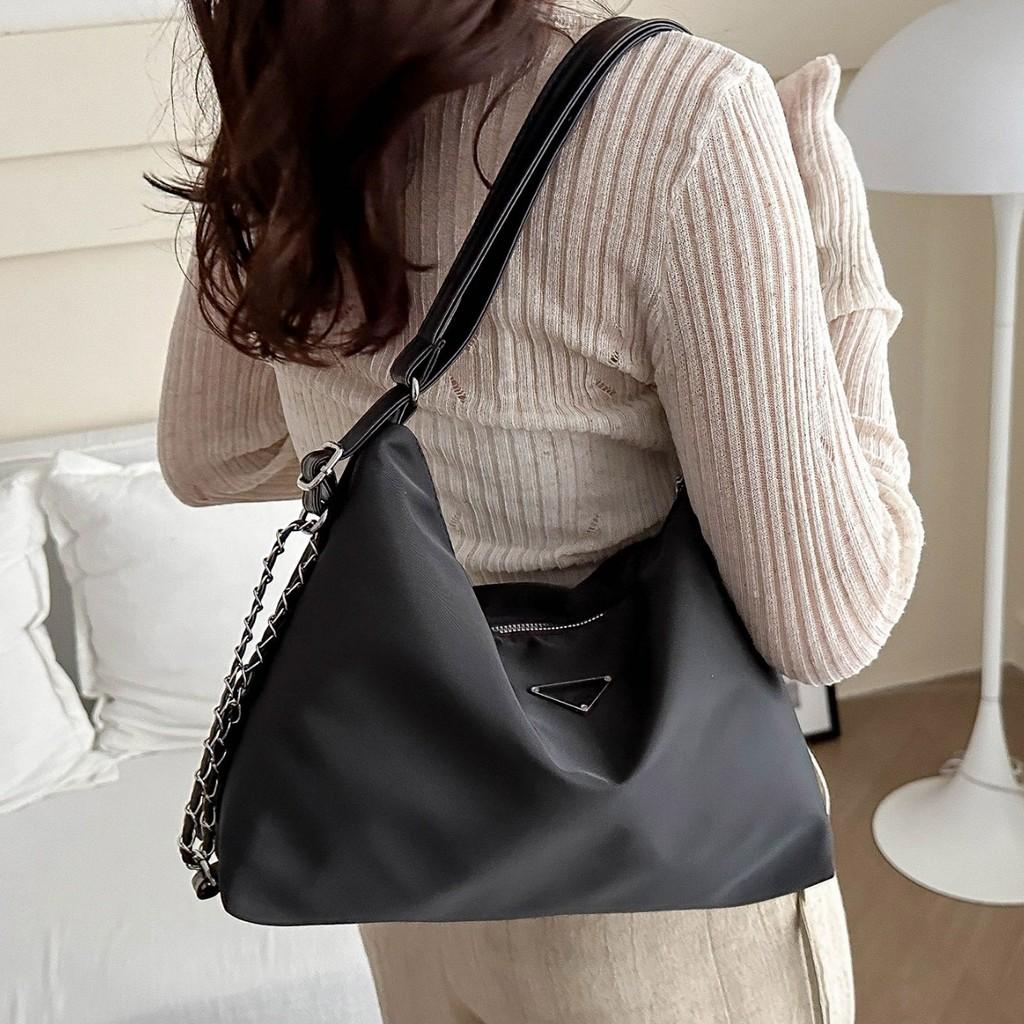Stylish Black Oxford Fabric Tote Bag With Large Capacity And Comfortable Shoulder Strap For Daily Commute