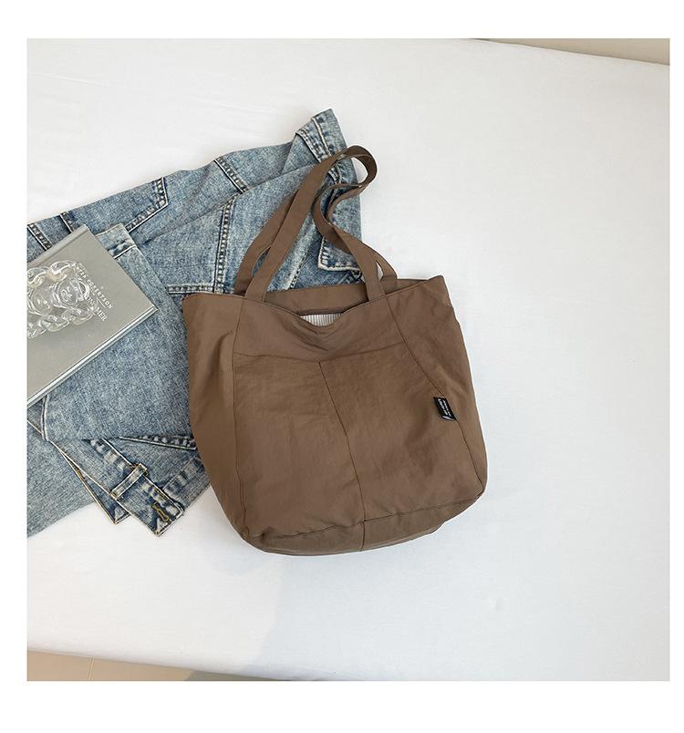 

New simple and versatile canvas bag women s large-capacity leisure shoulder shopping bag college students class tote bag tide коричневий