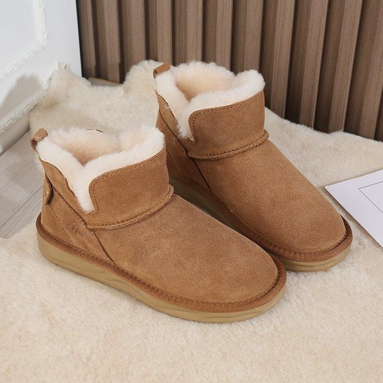 

Женские зимние новые меховые интегрированные сноубутсы 2025 года, короткие ботинки из утолщенной шерсти с низким верхом, нескользящие теплые хлопковые ботинки 40