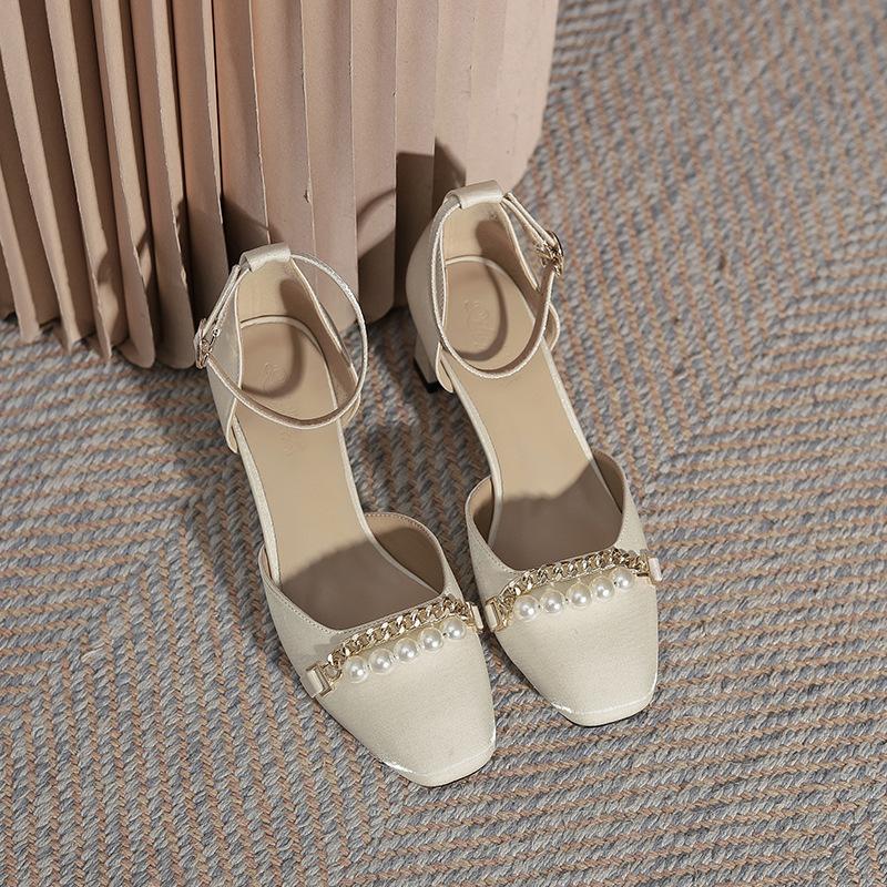 

Lady style pearl hollow single shoes 2025 new bag head sandals summer word with square head high heels thick heel 34
