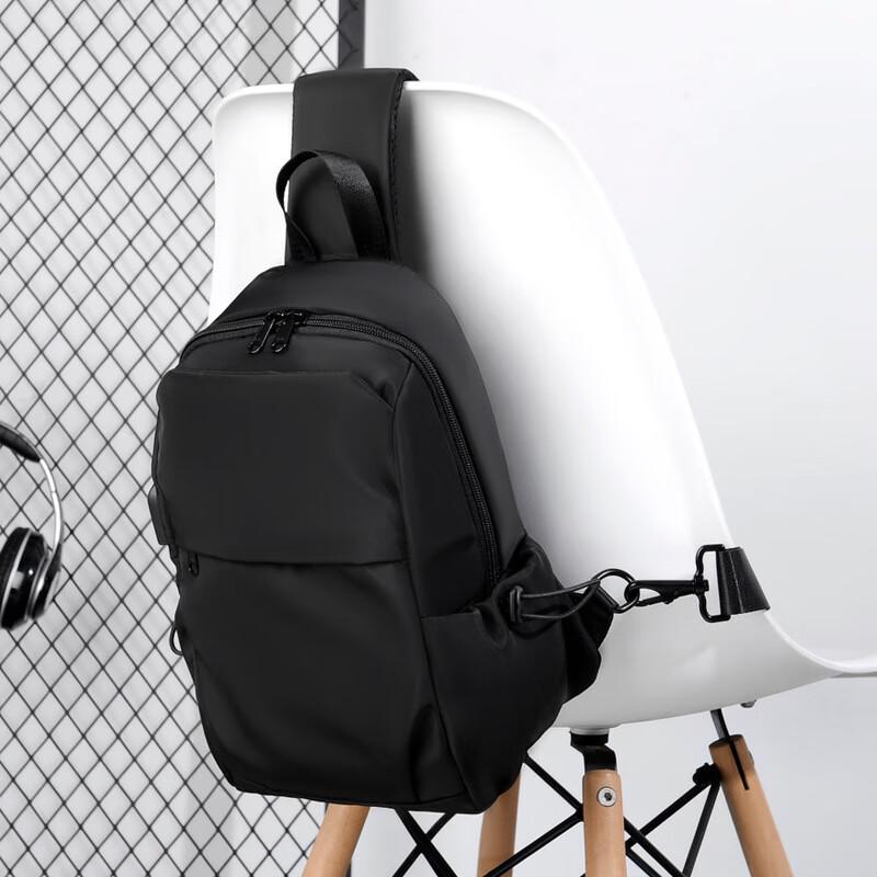 Men's Casual Lightweight Crossbody Chest Bag