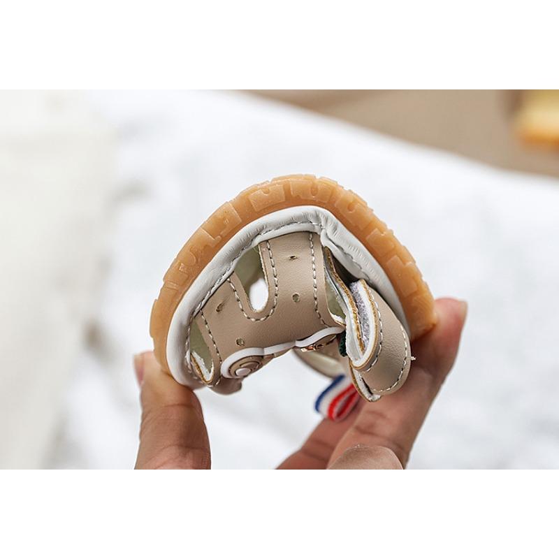 Baby shoes squeaky shoes summer new cartoon bear closed-toe sandals 1-2 years old soft sole walking shoes