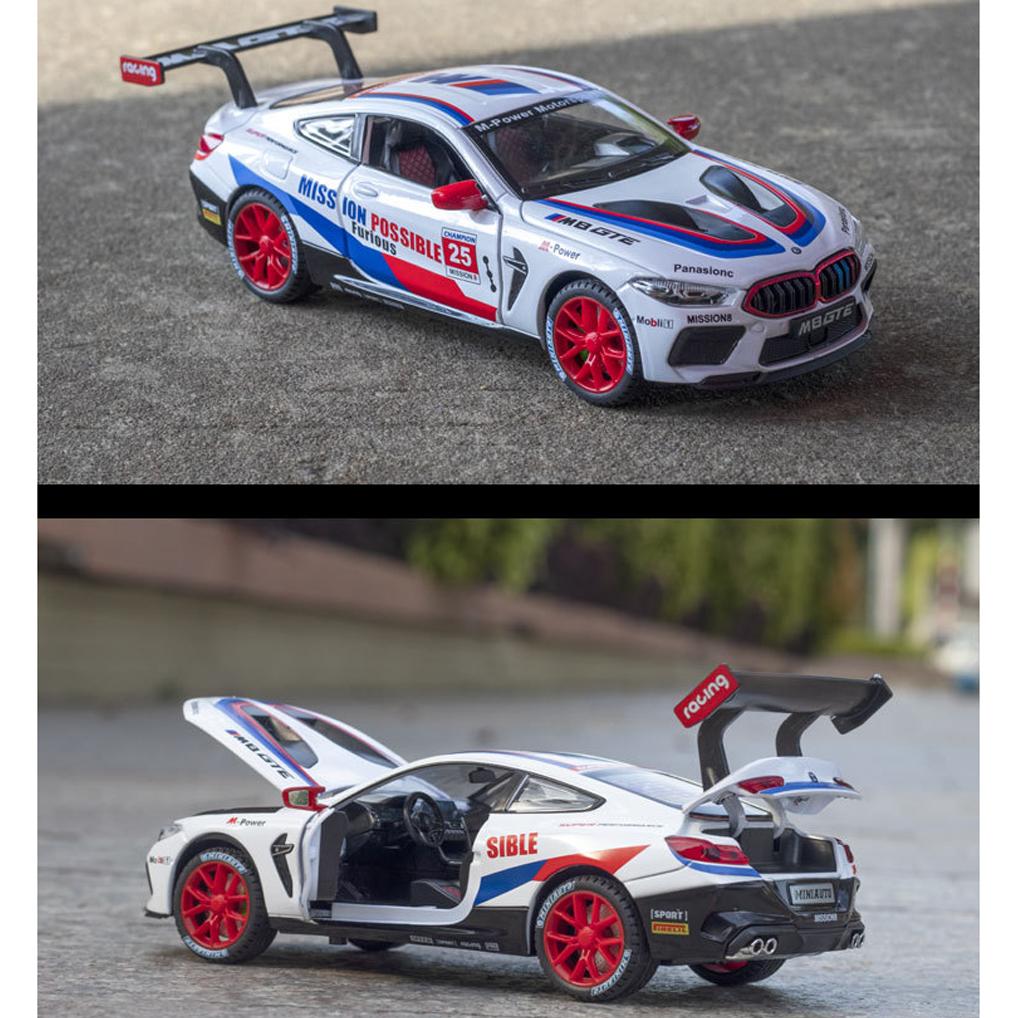1/24 Scale M8 GTE Racing Diecast automudeli mänguasi, tagasitõmmatav mänguasi koos heli ja valgusega lastele Väikelapse poistele Tüdrukutele Kingikogu