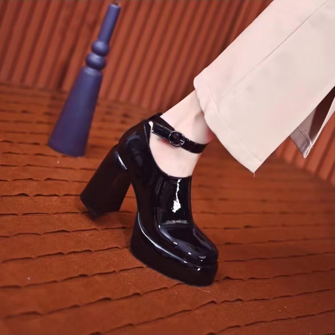 

Осенние женские туфли на высоком каблуке Лолита Мэри Джейн Толстая подошва Вечерние туфли на высоком каблуке Женские босоножки Кожаные туфли-лодочки Женская обувь 2024 39 чёрный