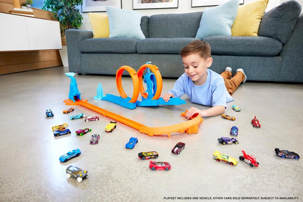 Hot Wheels Triple Loop Spielset mit 1 Mini-Fahrzeug Spielzeug Alter 4 und JDW39 Auto, Spielset, Oben, Orange,