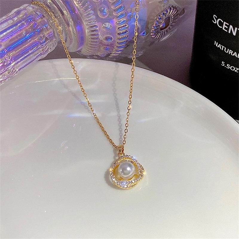Elegant French High-End Pearl Pendant Necklace for Women