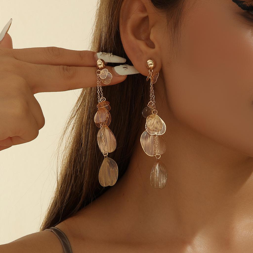 Metal Engraving Crow's Feet Imitation Pearl Chain Blowing In The Wind European and American Women's Earrings