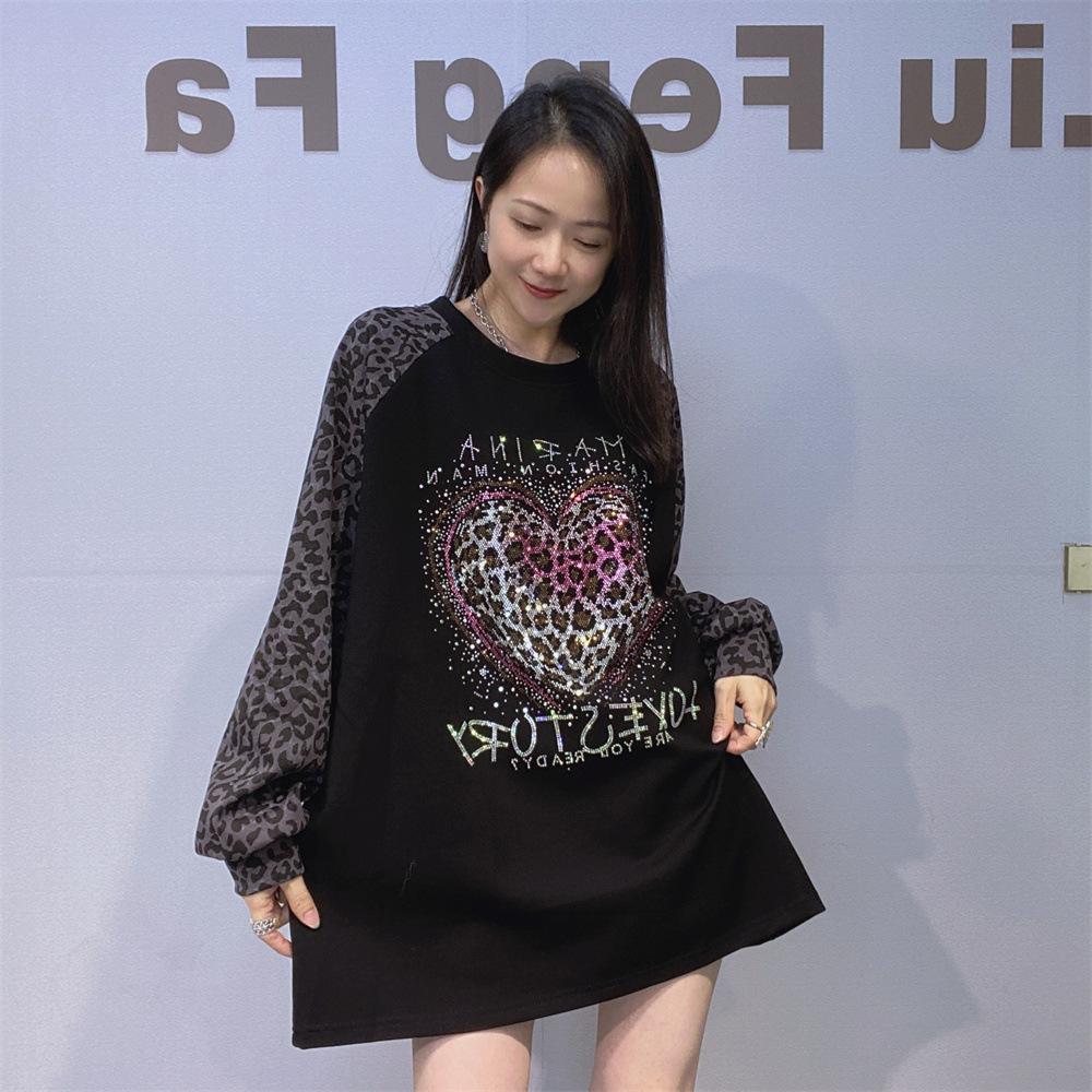 A Loose, Large-sized, Diamond-encrusted Long-sleeved Hoodie for Women In Autumn and Winter, with Leopard Print