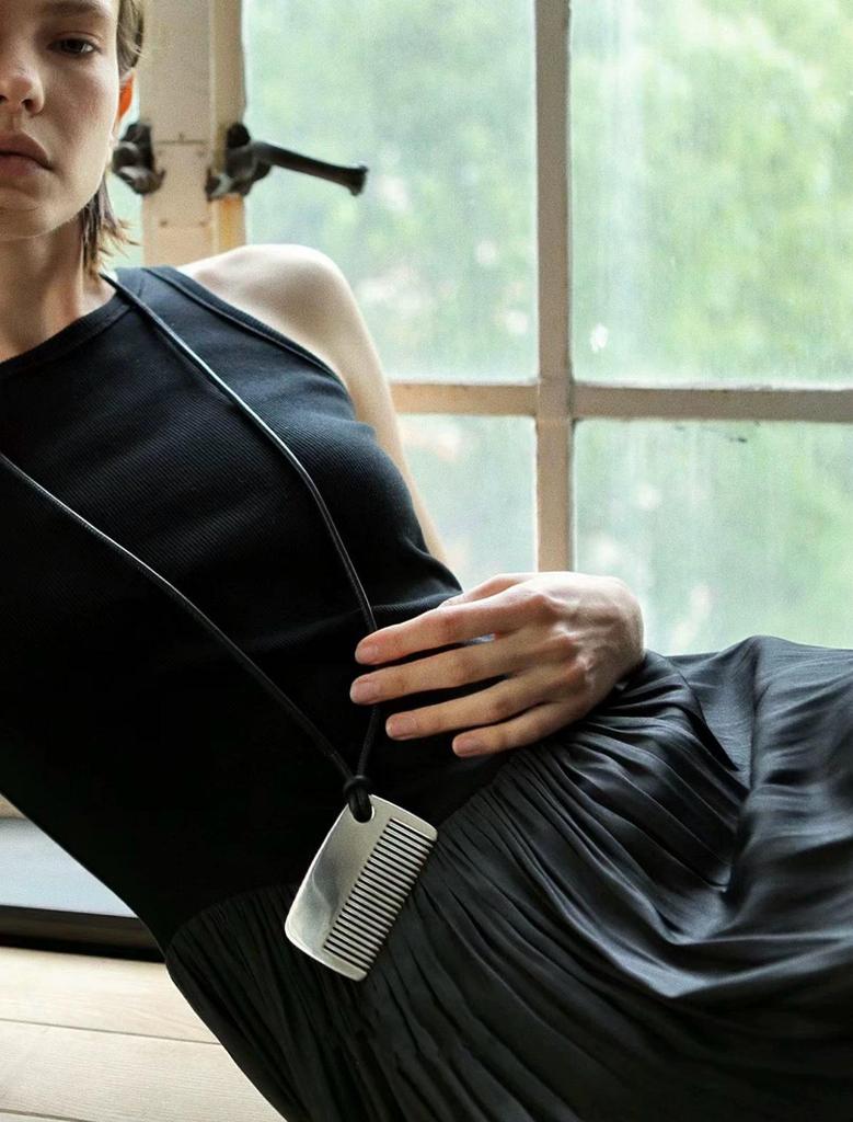 Habl Retro High-End Black Rope Necklace with Comb Pendant - Luxury Sweater Chain