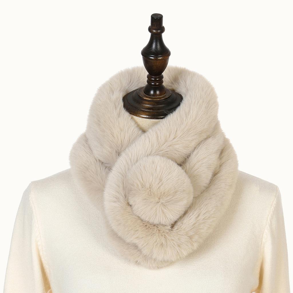 New Faux Fox Fur Scarf Shawl Pearl Fashion Warm Thicken Fake Fur Collar Women Short Neckerchief Neck Warmer Clothing Accessories