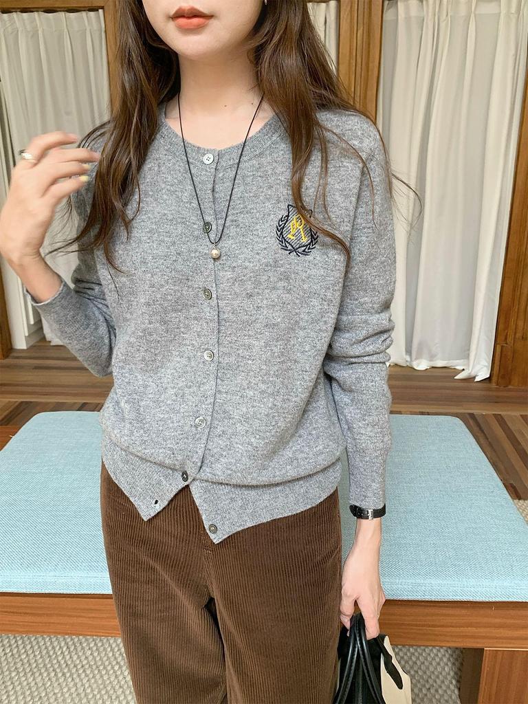 Women's Solid Color Pure Wool Cardigan with Embroidery Badge - Korean Style Round Neck Knit Outerwear for Autumn and Winter