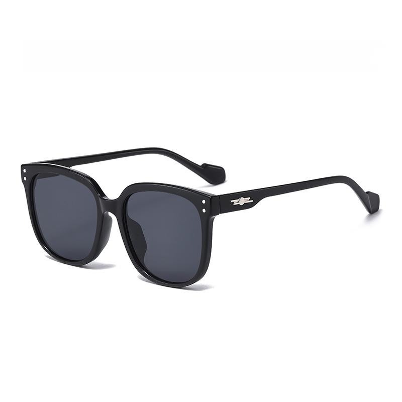 Retro Square Pink Lens Fashion Sunglasses for Women – Trendy Decorative Eyewear