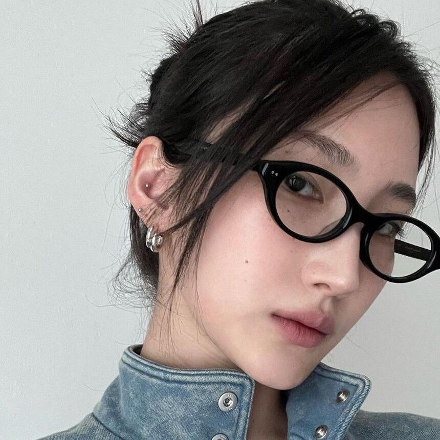 Gm Die gleiche modische kleine ovale intellektuelle Brille kann mit einem Grad-Nerd-Rahmen für Frauen mit hoher Myopie kombiniert werden