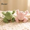 Frosch Plüsch Schlüsselanhänger Niedlicher Schlüsselanhänger, Weiches Stofftier Anhänger mit Hochgehobener Pfote, Cartoon Kleines Plüschtier für Schultasche Anhänger Rucksack, Mini Puppe