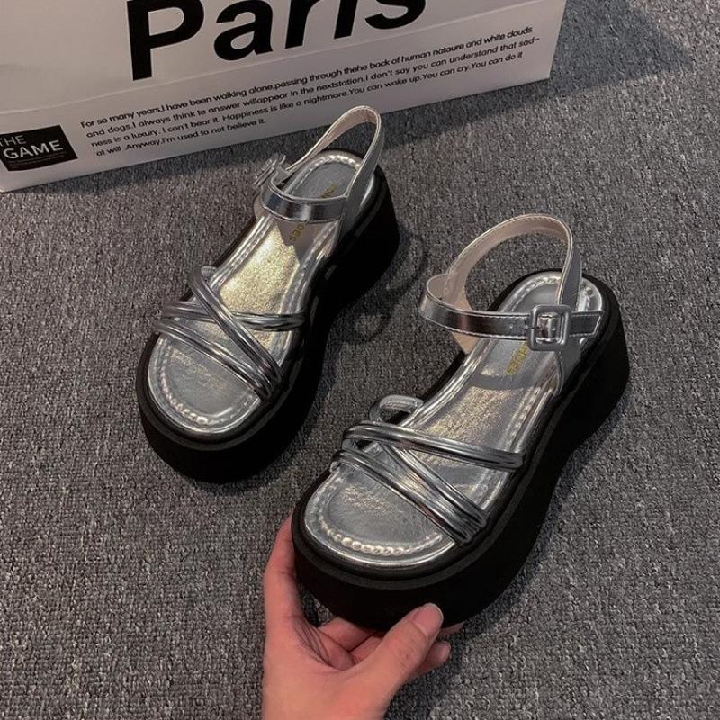 

Женские босоножки на высоком каблуке 2025 лето новые на толстой подошве увеличивающие рост модные универсальные юбочные сандалии в римском стиле с открытым носком 55 серебряный