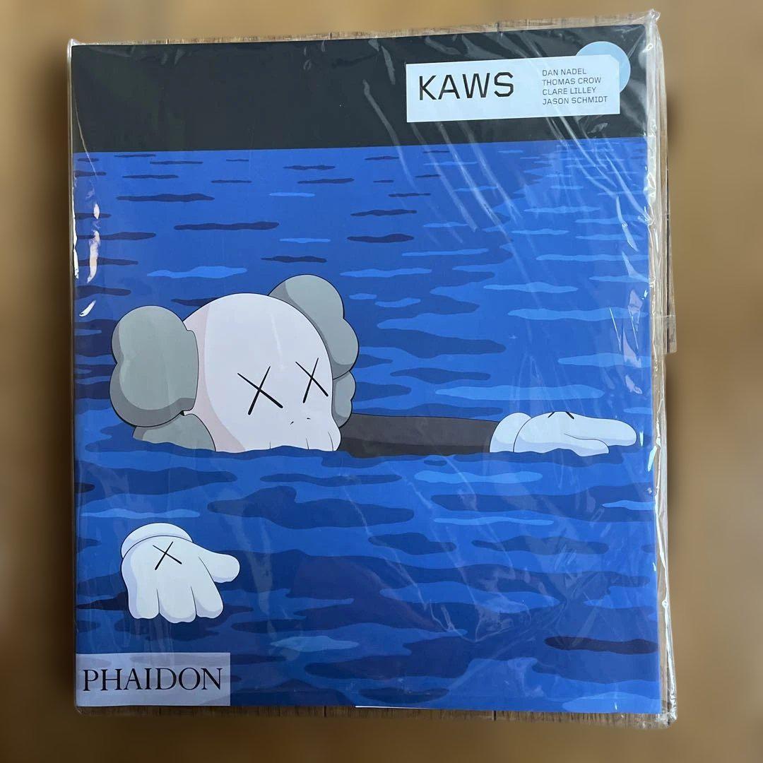 

[Б/У] Набор Книга об искусстве KAWS и сумка-тоут