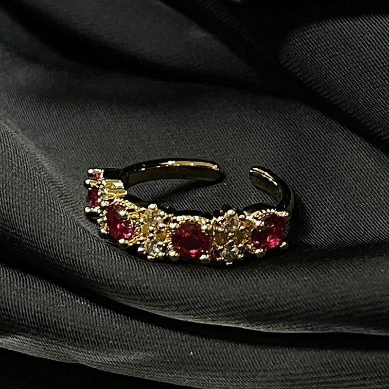 Mittelalterlicher Bratti Gold Unregelmäßiger Hohl Offener Ring Hoher Sinn Leichter Luxus Ring Damen