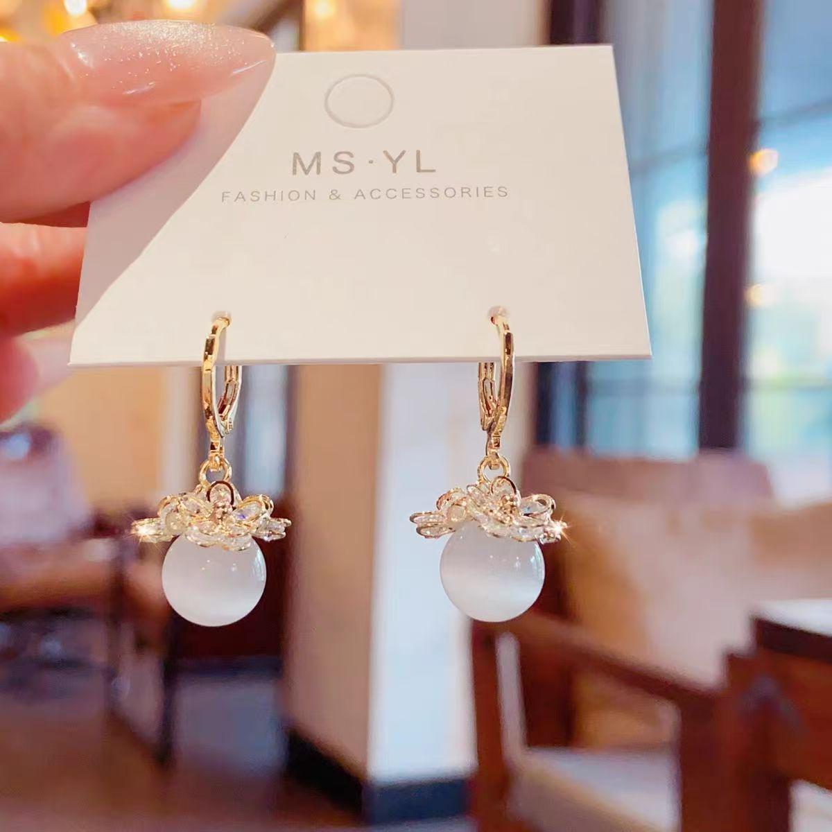 Elegant Cat s Eye Flower Earrings 2025