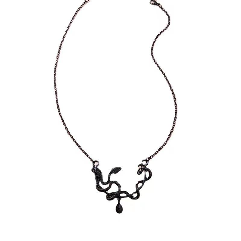 European and American Retro Snake Element Pendant Necklace, Exaggerated Black Snake Animal Zodiac Necklace Collarbone Chain