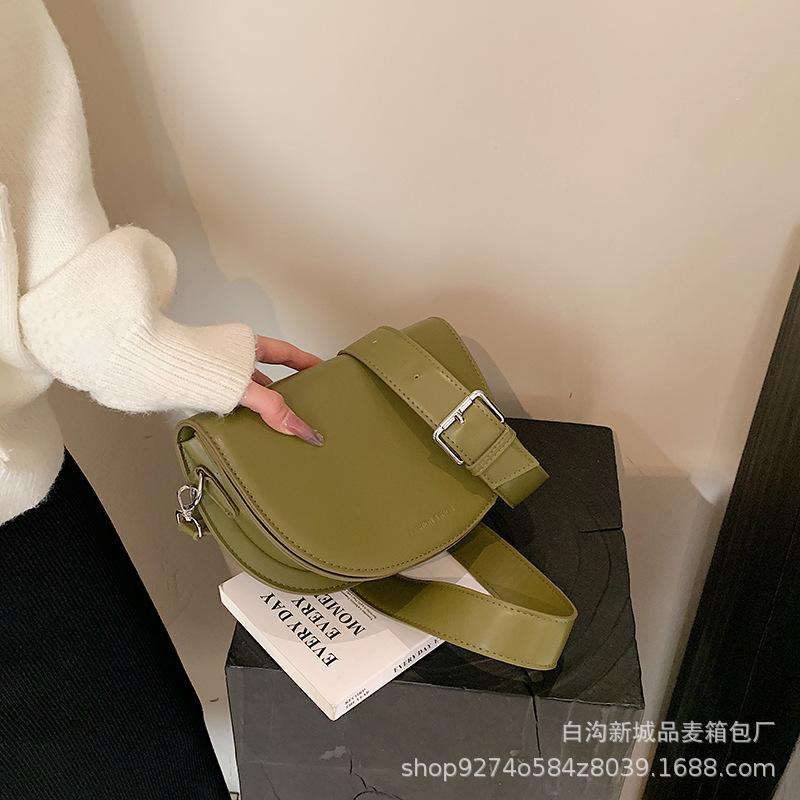 French niche design underarm messenger bag women's 2025 new retro shoulder bag popular saddle bag