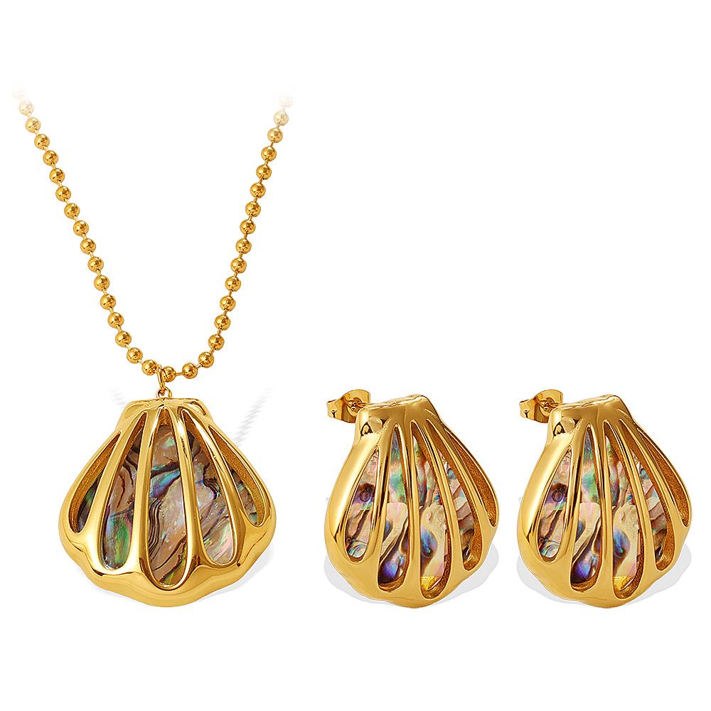 Shell Necklace & Earring Set: Luxury Beachwear Design