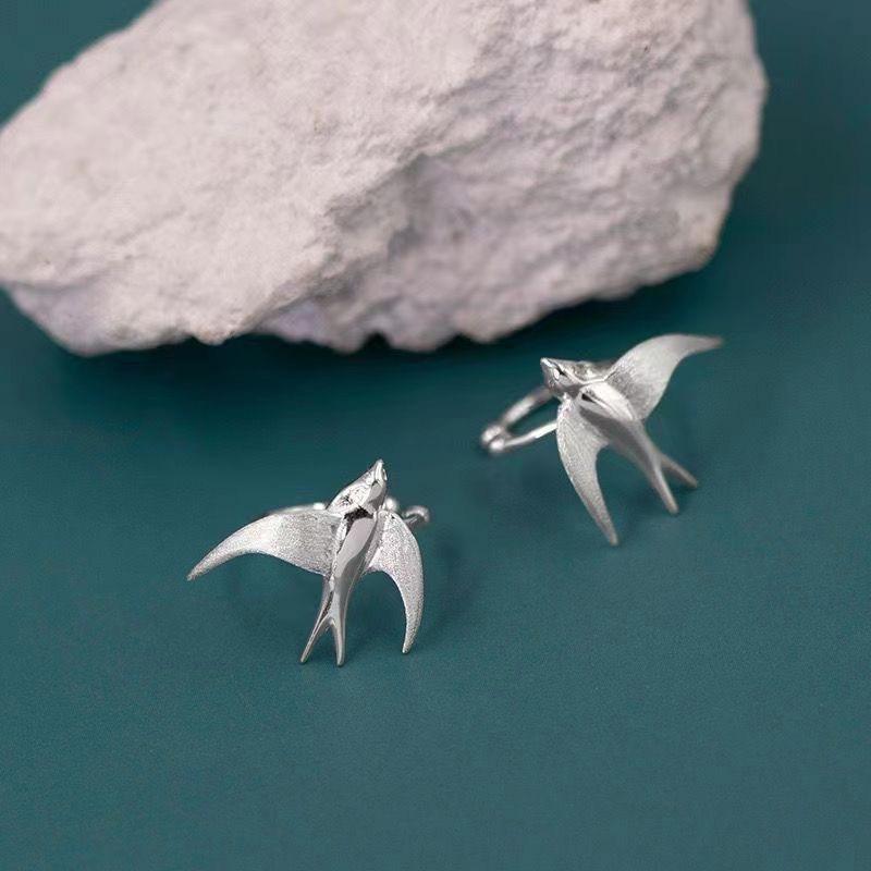 

Женские серьги-клипсы золотого цвета с милыми животными в виде ласточки без отверстия в ухе без пирсинга, вечерние ювелирные изделия