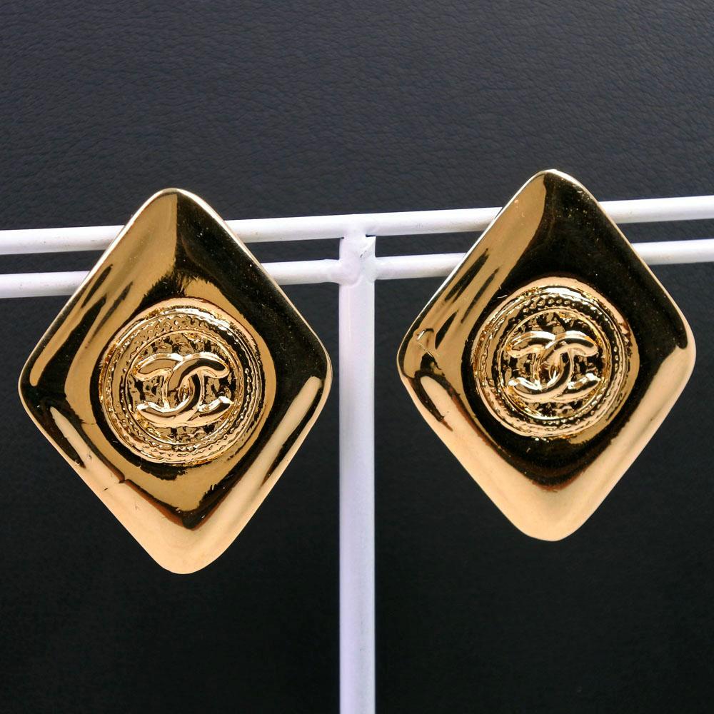 

CHANEL Earring COCO Mark gold Plated Gold Square 18.5g Women Used