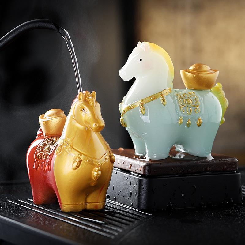 Color-Changing Horse Tea Pet: Resin Ornament for Creative Office and Tea Table Decor