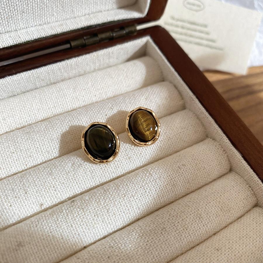 Silver needle tiger's eye stone pleated geometric stud earrings Maillard retro light luxury temperament earrings personalized versatile earrings