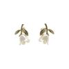 [Kobe Vantaine] VINGTAINE White Pearl Tone Adult Casual Flower Accessory P5027-E Earrings