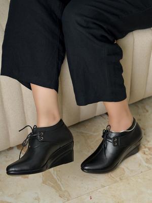 Shoetopia Womens  Chunky Heel Short Booties with Non-Slip Sole, Comfortable Trendy Ankle Boots | Soft Cushioned Sole | Casual, Party & Winter Wear