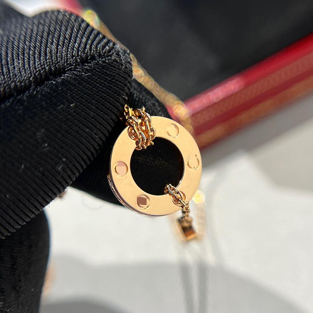 High Version V Gold Love Series Necklace Thick Plated 18K Diamond Round Cake Round Necklace LLOVE Pendant Collarbone Chain