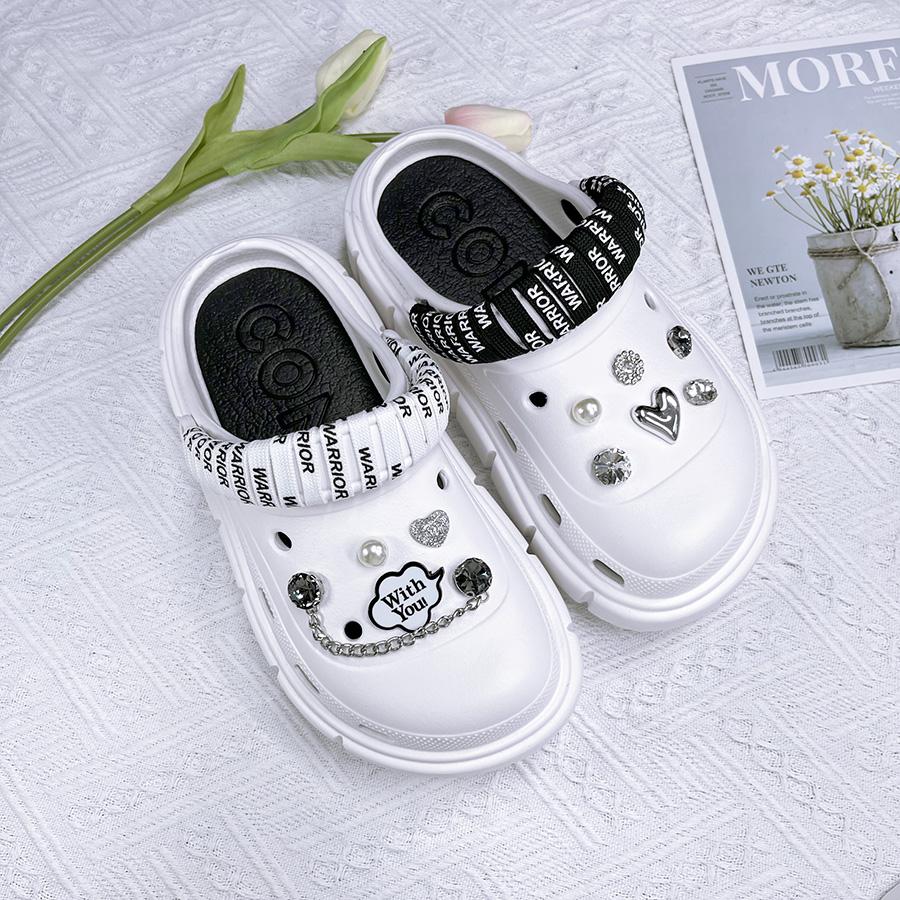 Fashion Charms Sandals 2025 New Clog Shoes Outdoor Women Slippers Thick Sole High Quality Summer Sandals For Girls