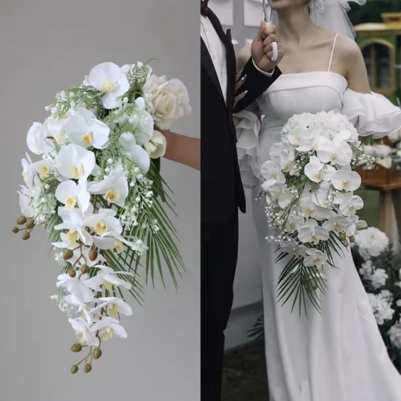 Eleganter weißer Kaskadenstrauß: Phalaenopsis & Calla-Lilie Kunstblumen für Hochzeitsfotografie