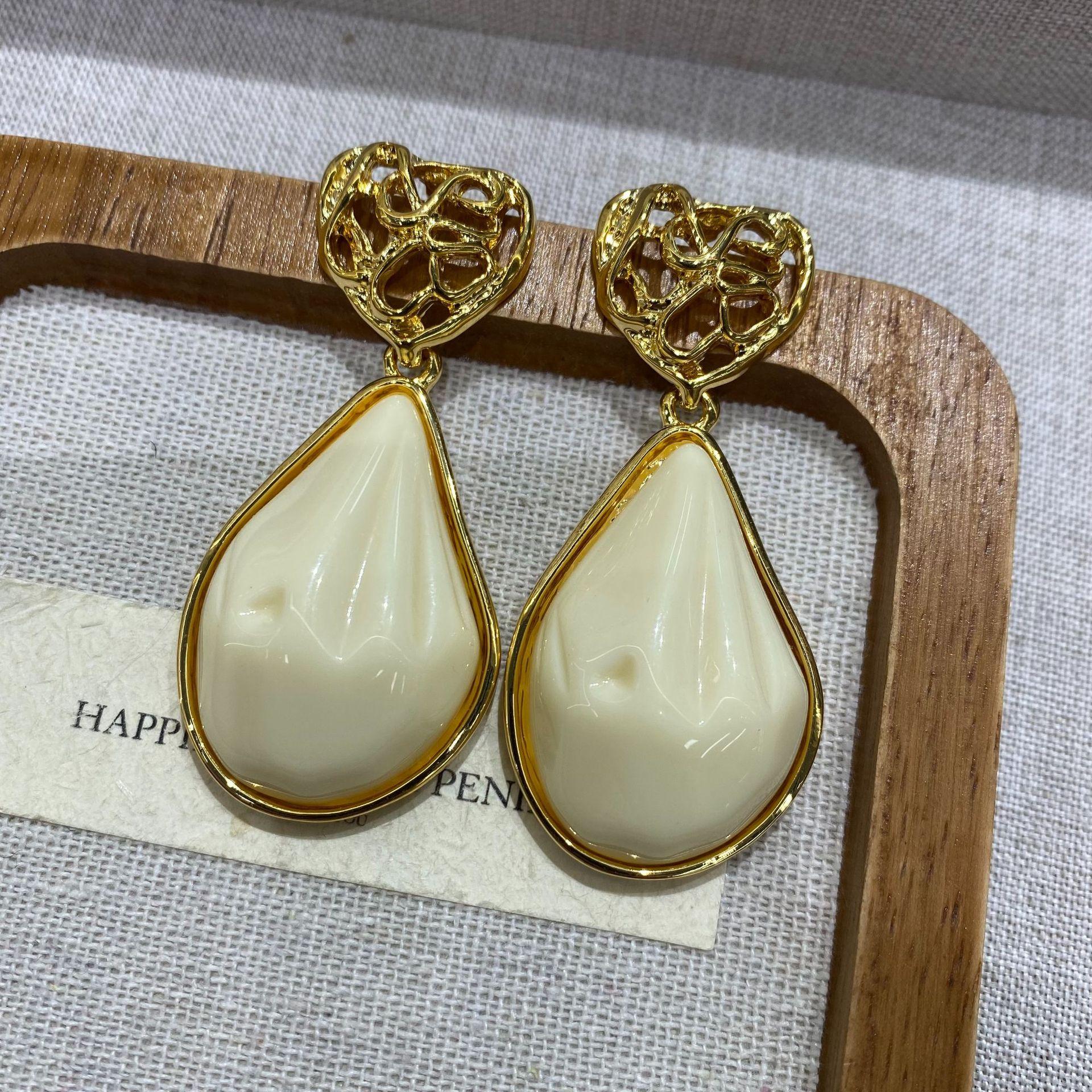 

Design Sense Geometric Water Drop Pearl Earrings Female Exaggerated Personality Unique Niche Light Luxury Fashion Trend Earrings Earrings