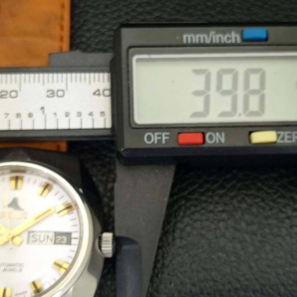 USED FUJI AUTOMATIC 2068 SWISS MENS DAY&DATE WHITE COLOR DIAL WATCH a432552-2 R112-a432552