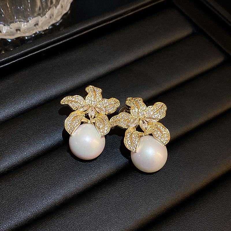 Silver Needle Luxury Zircon Flower & Butterfly Pearl Earrings - High-End French Retro Autumn/Winter Style