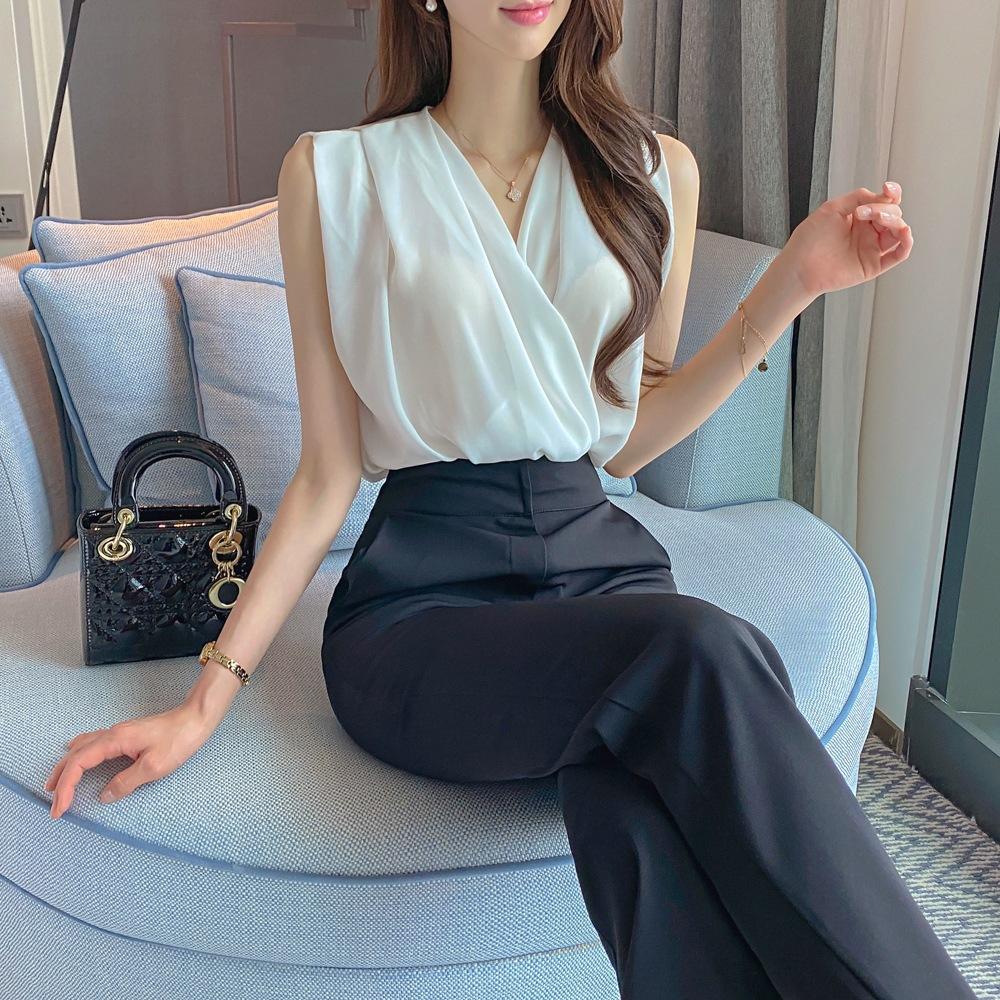 Shipping and updated sizes, chic summer new French V-neck sleeveless shirt, slimming elegant versatile top