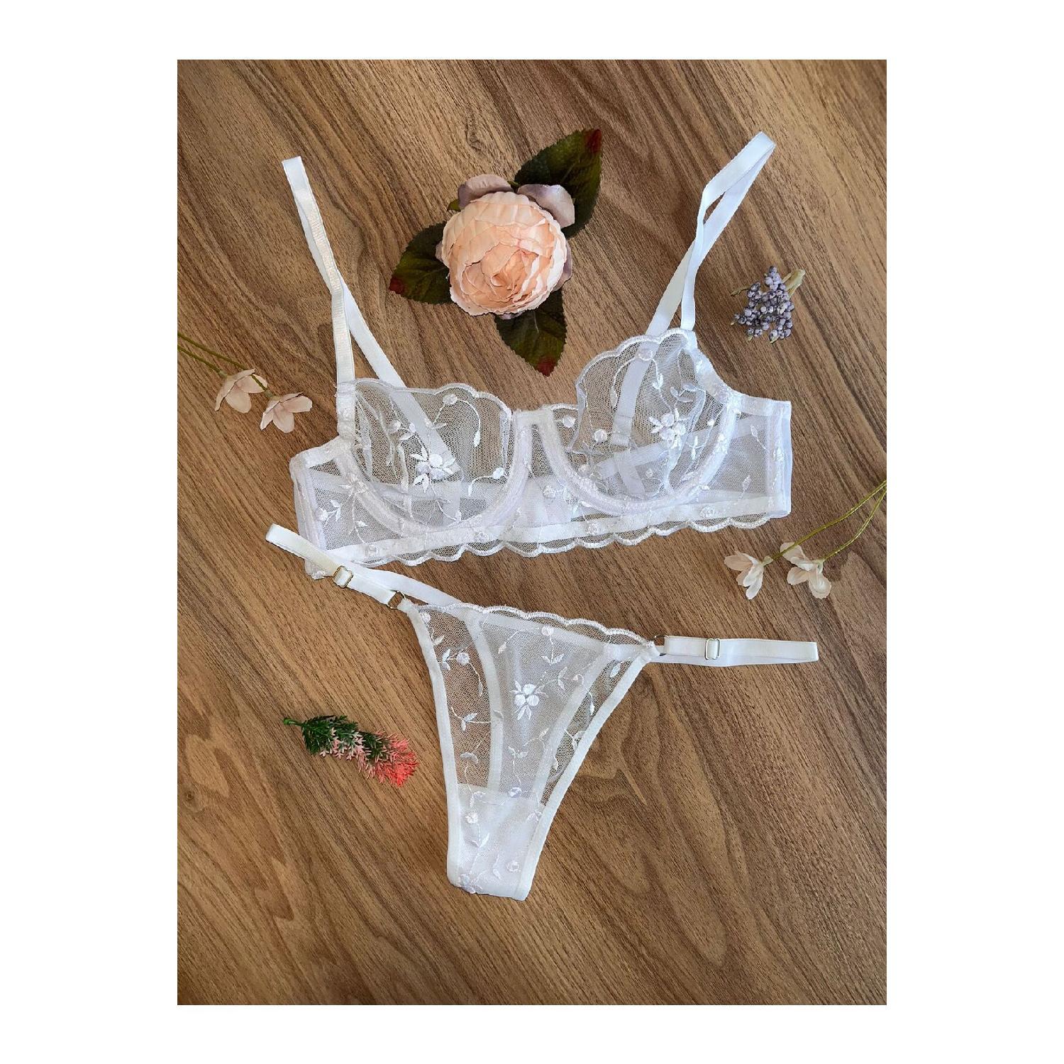 

Білий бюстгальтер із мереживною квіткою та кісточками 80B білий
