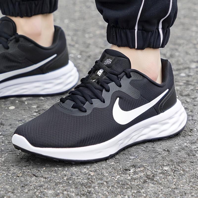 Nike Men s Lightweight Breathable Running Shoes 10.5