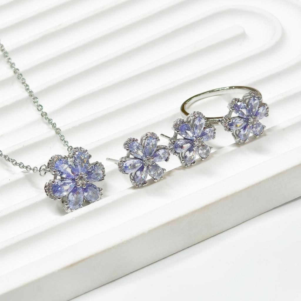 Gethin Jewelry Korean Petal Snowflake Stud Earrings