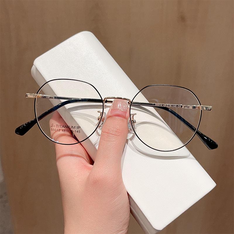 

Модная ретро-полигональная маленькая оправа для очков Danyang. Сверхлегкая оправа для очков с несколькими высотами.