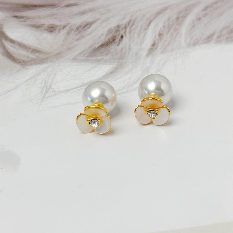 Women S Earrings Are Fashionable And Fresh, Three-Petaled Fritillary Zircon Stud Earrings.