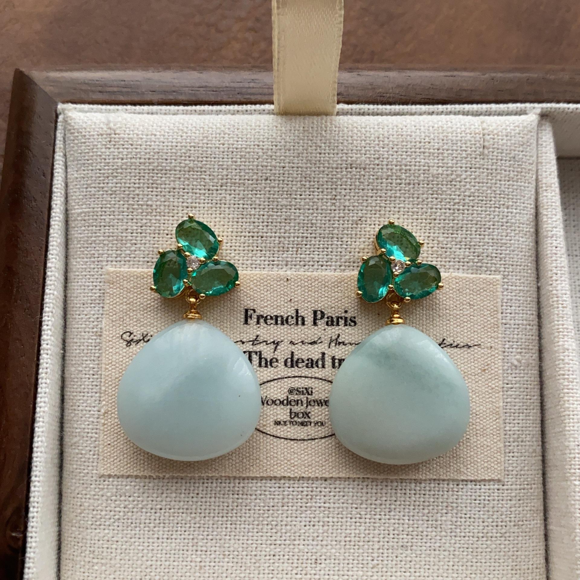 

High-end oval natural stone earrings, niche temperament inlaid zircon studs, sweet, exquisite and fresh versatile earrings.